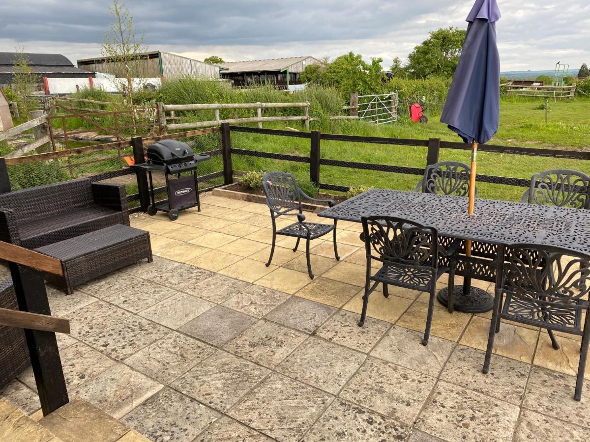 Rew Farm Country & Equestrian Accommodation - Sunrise Lodge Melksham Exterior photo